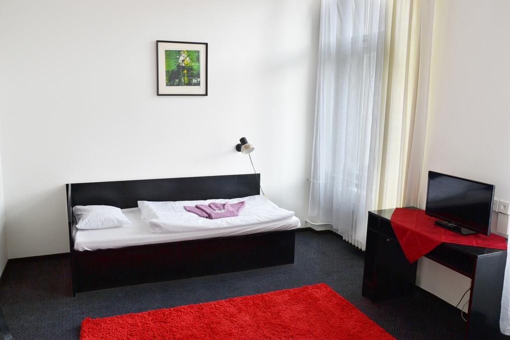 Hotel Posta Benesov  Eksteriør bilde