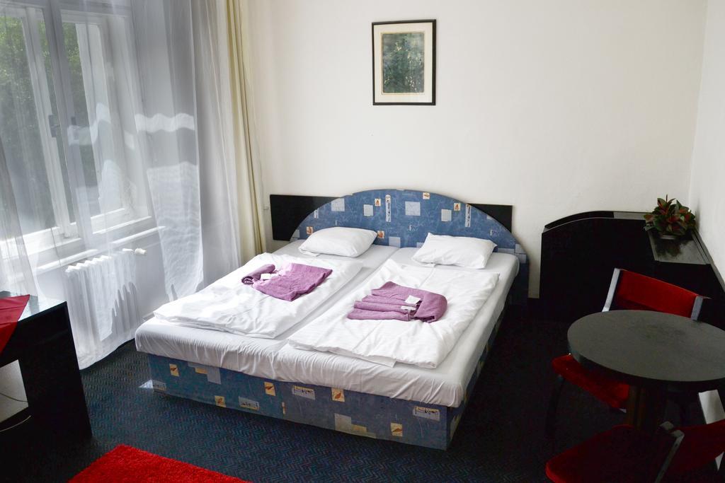 Hotel Posta Benesov  Eksteriør bilde